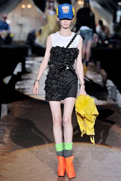 Look 30